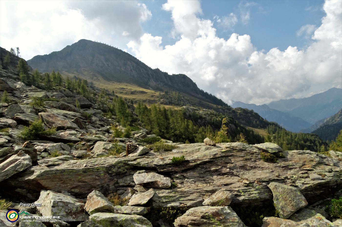 74 ...seguo con grande attenzione gli ometti ...in vista del Pizzo dell'Orto.JPG